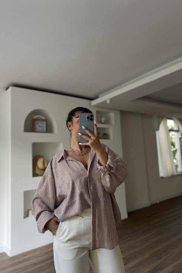 ARKA A PİLE V YAKA ÇİZGİLİ SALAŞ PAMUK GÖMLEK