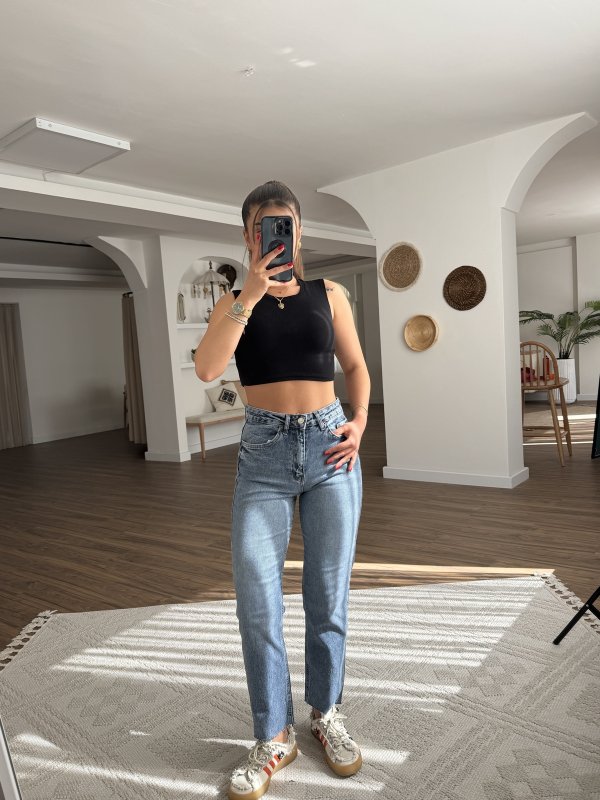 MARKA MODEL YÜKSEK BEL LİKRALI BOYFİT JEAN
