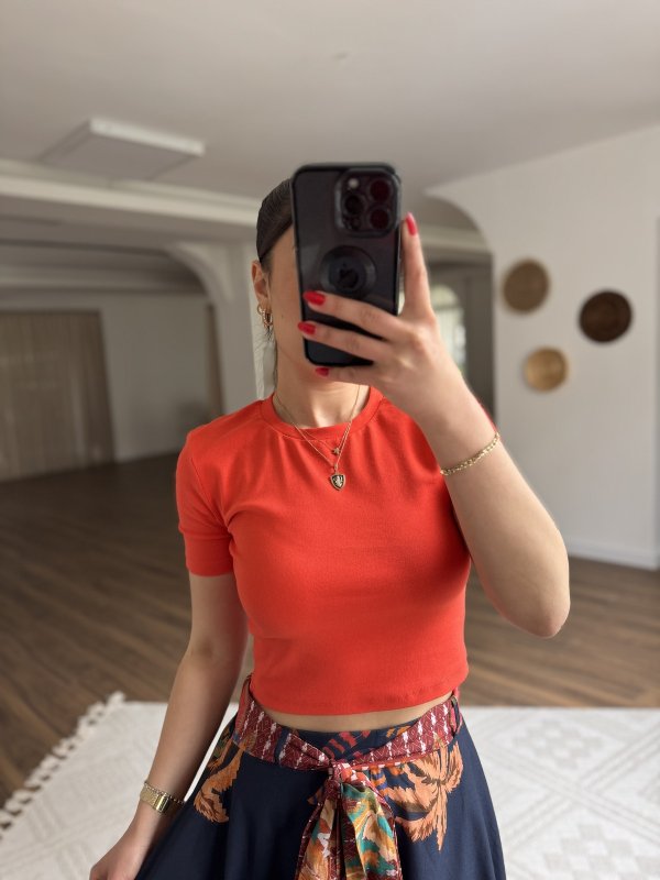 BİSİKLET YAKA CROP PAMUK LİKRALI TİŞÖRT