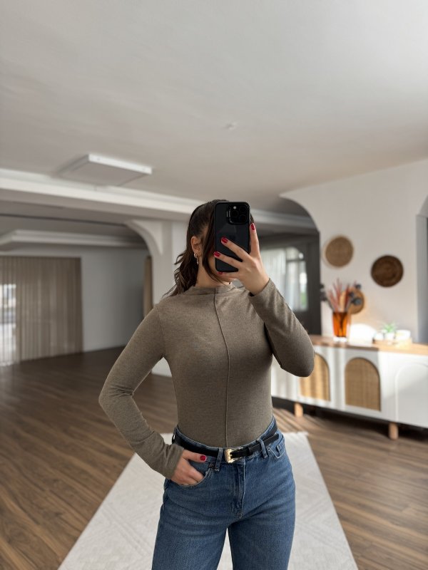 DİK YAKA ÖN DİKİŞ VİSKON BLUZ