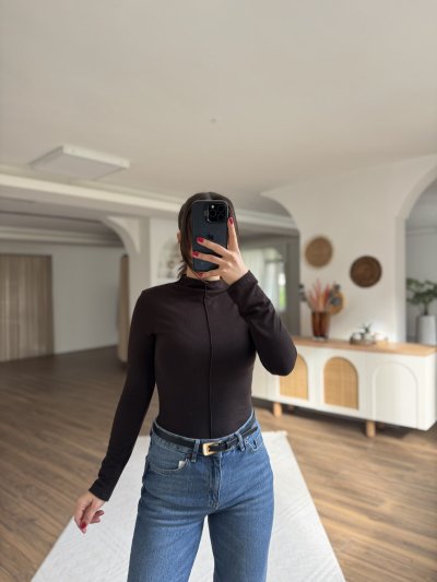 DİK YAKA ÖN DİKİŞ VİSKON BLUZ