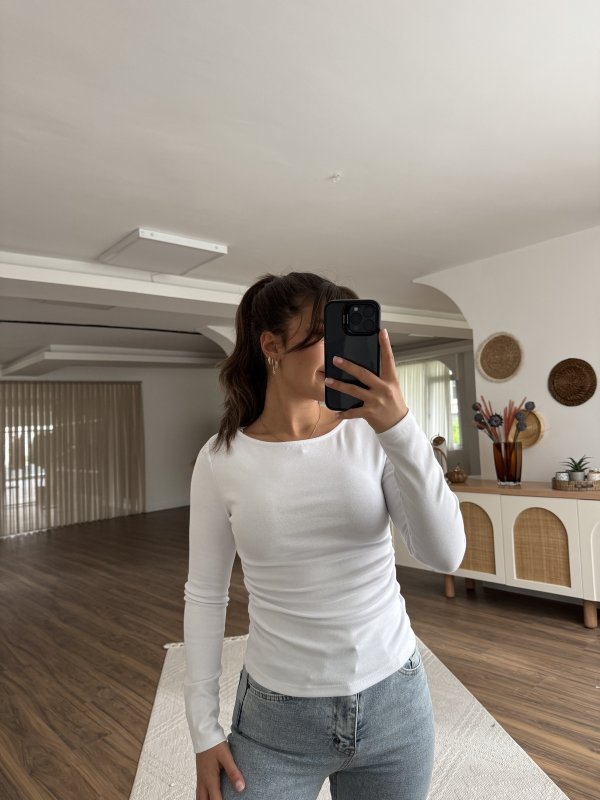 KAYIK YAKA YAN BÜZGÜLÜ UZUN KOL BLUZ