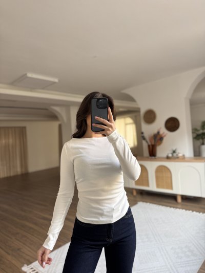 KAYIK YAKA YAN BÜZGÜLÜ UZUN KOL BLUZ