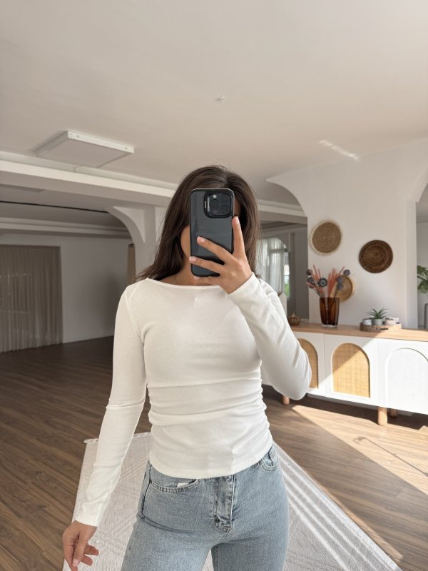 KAYIK YAKA YAN BÜZGÜLÜ UZUN KOL BLUZ