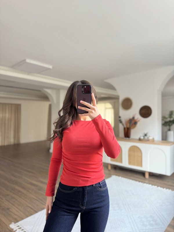 KAYIK YAKA YAN BÜZGÜLÜ UZUN KOL BLUZ