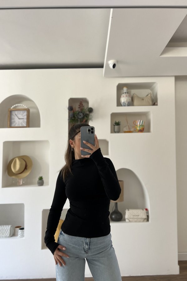 DİK YAKA PAMUK LİKRALI UZUN KOL BLUZ