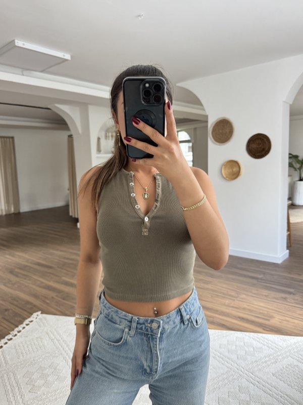 METAL DÜĞME BİSİKLET YAKA PAMUK CROP