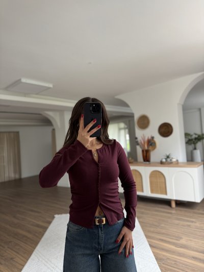 KÜÇÜK SIRA DÜĞME DETAY YAN BÜZGÜ VİSKON BLUZ