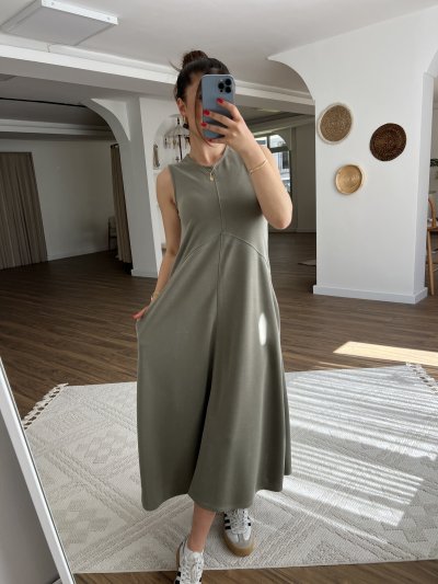 SIFIR KOL DİKİŞ DETAY CEPLİ UZUN ELBİSE