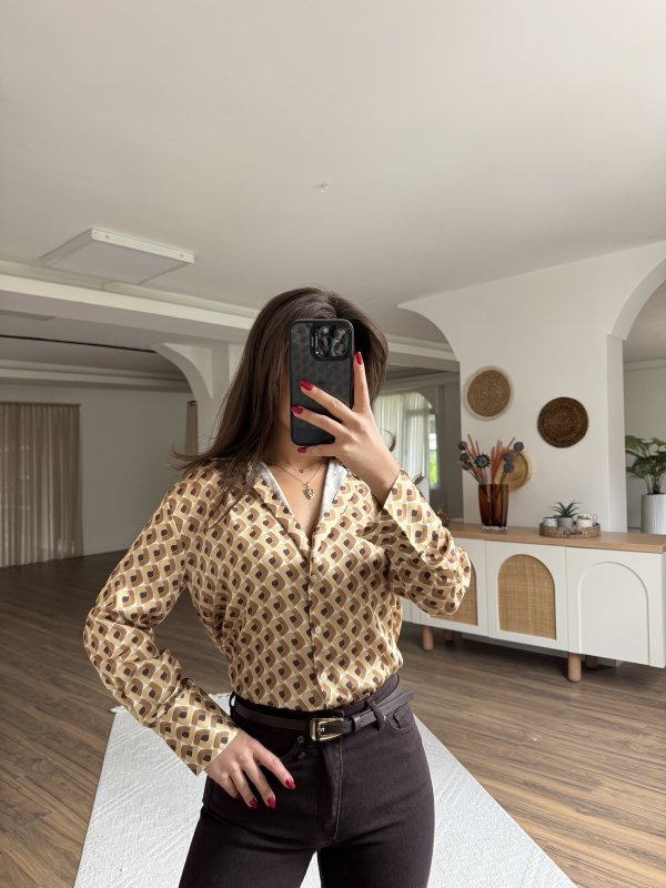 GEOMETRİK DESEN V YAKA SATEN GÖMLEK