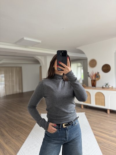 DİK YAKA YUMUŞAK DOKU YÜN KARIŞIM TRİKO BLUZ