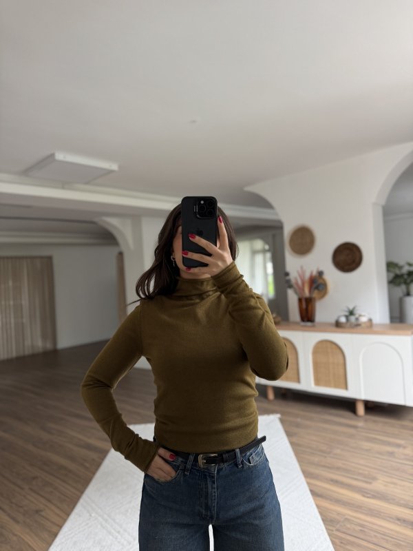 DİK YAKA YUMUŞAK DOKU YÜN KARIŞIM TRİKO BLUZ