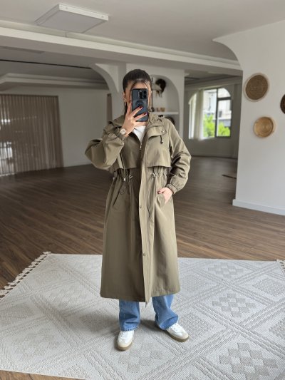 BİLEK LASTİK BEL BÜZGÜ MİDİ KAPÜŞONLU VİSKON TRENÇ