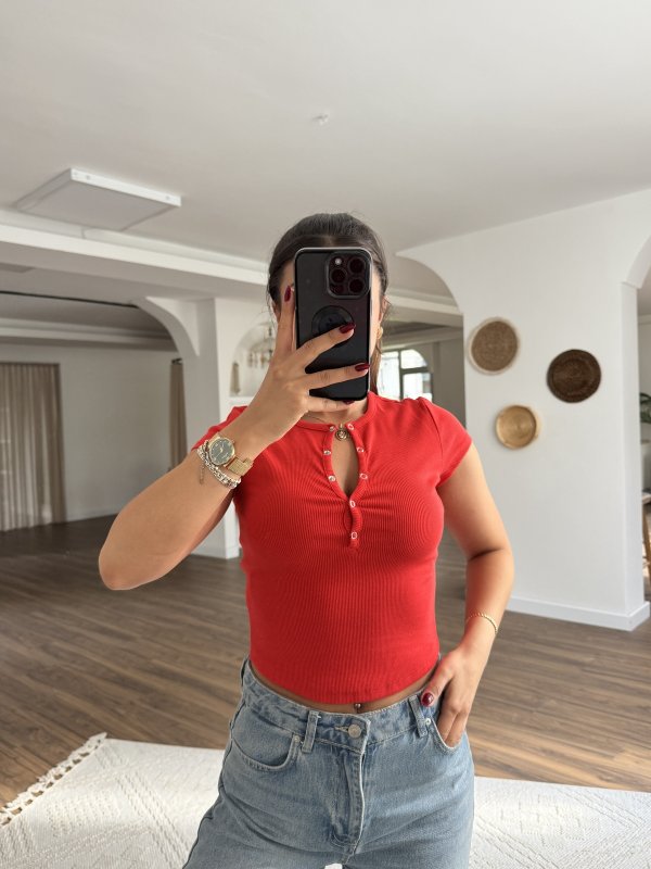 YAKA ÇITÇITLI ÖN OVAL KISA TİŞÖRT