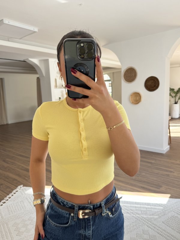 DÜĞMELİ VİSKON KISA LİKRALI CROP TİŞÖRT