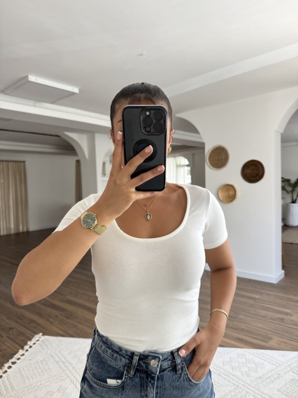 GENİŞ YAKA KISA KOL LİKRALI TİŞÖRT