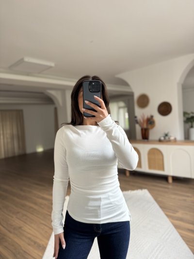 KAYIK YAKA ETEĞİ ASİMETRİK YAN BÜZGÜ PAMUK MODAL BLUZ