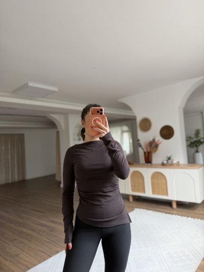 KAYIK YAKA ETEĞİ ASİMETRİK YAN BÜZGÜ PAMUK MODAL BLUZ