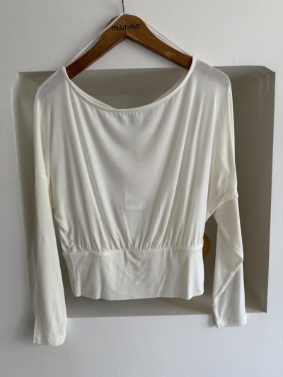 BELE OTURAN GENİŞ YAKA YÜN KARIŞIM VİSKON BLUZ