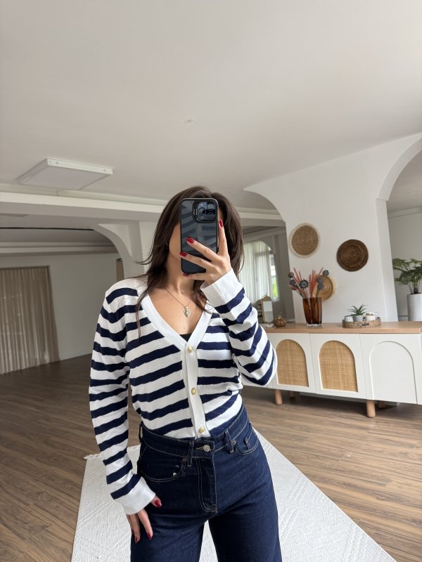 VEREV DOKU ÇİZGİLİ V YAKA VİSKON HIRKA