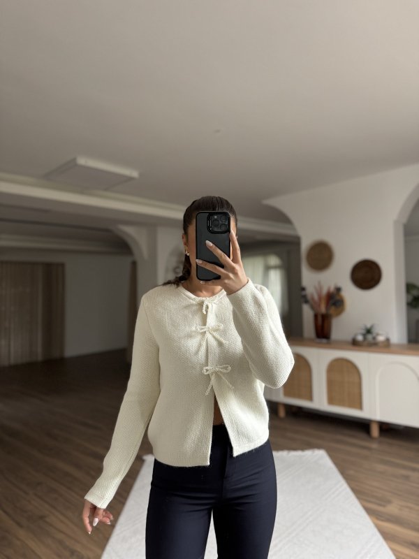 İNCİLİ FİYONK AKSESUARLI YÜN KARIŞIM HIRKA