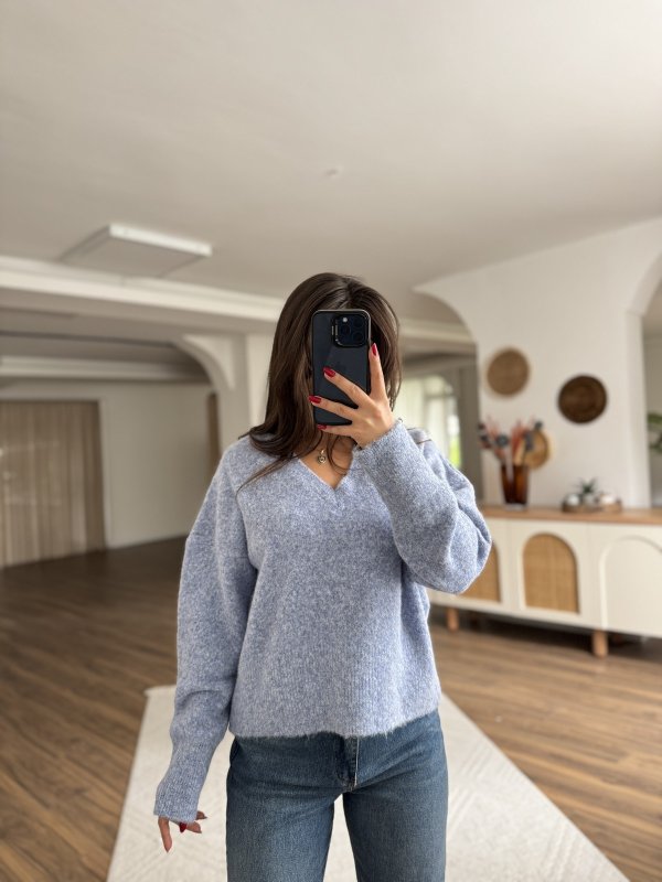 V YAKA YUMUŞAK DOKU YÜN KARIŞIMLI DÜŞÜK OMUZ KAZAK