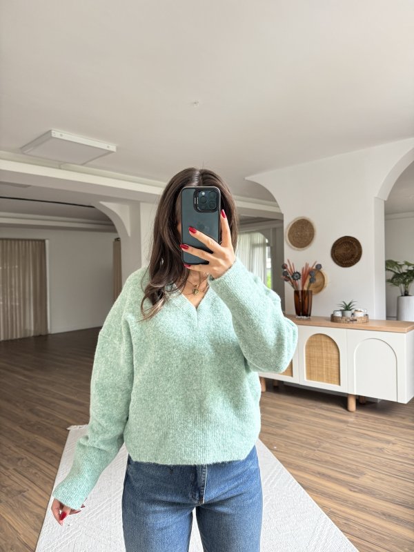 V YAKA YUMUŞAK DOKU YÜN KARIŞIMLI DÜŞÜK OMUZ KAZAK