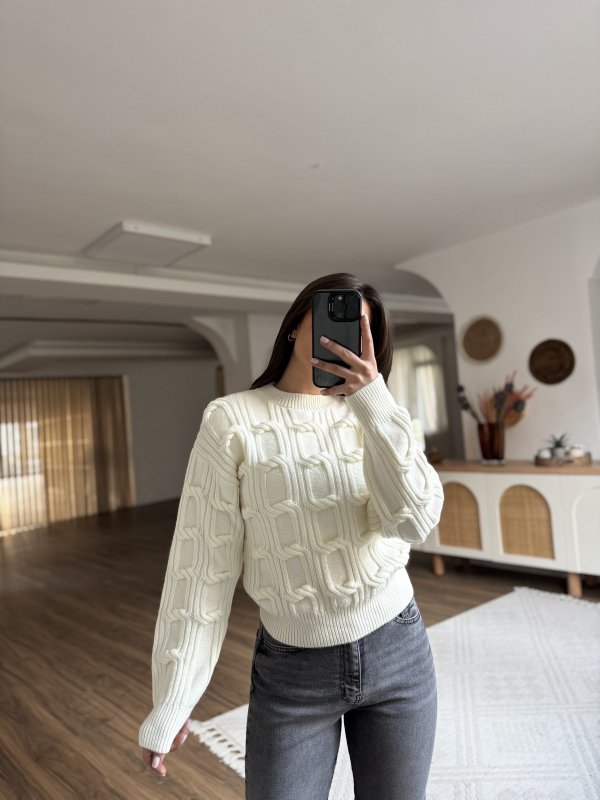 BİSİKLET YAKA KABARTMALI YÜN KARIŞIM KAZAK