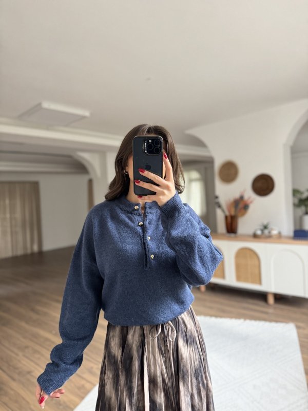 YARI PATLI GOLD DÜĞME BİSİKLET YAKA KAZAK