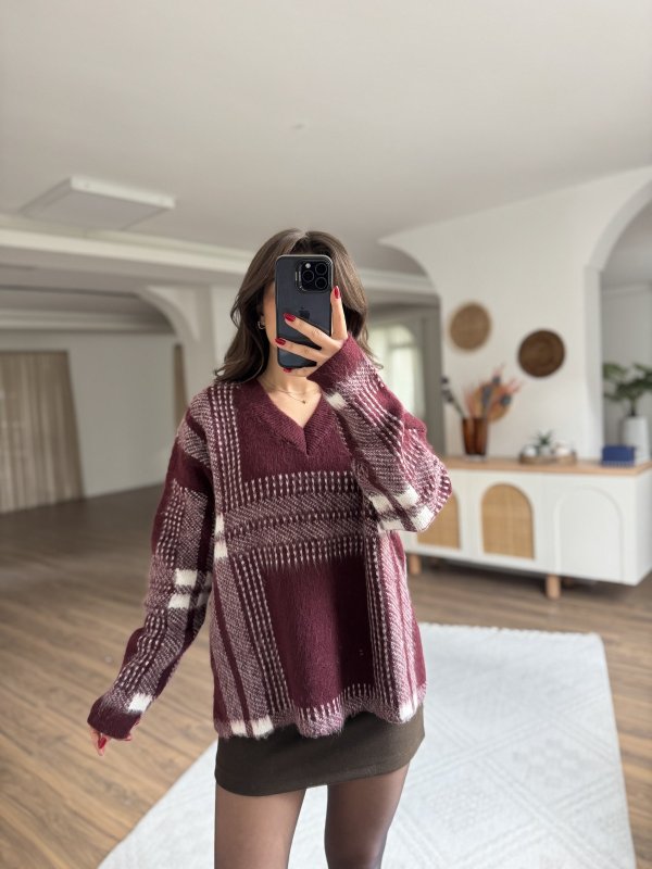 V YAKA ÇİZGİLİ ŞARDONLU KAZAK