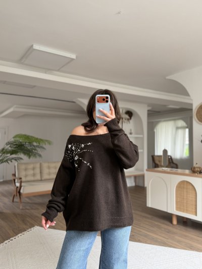 TEK OMUZ TAŞLI SALAŞ KAZAK