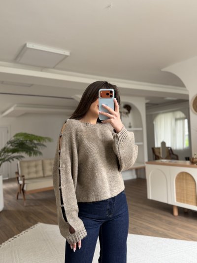 OMUZ DEKOLTE TOP AKSESUAR DETAY KAZAK