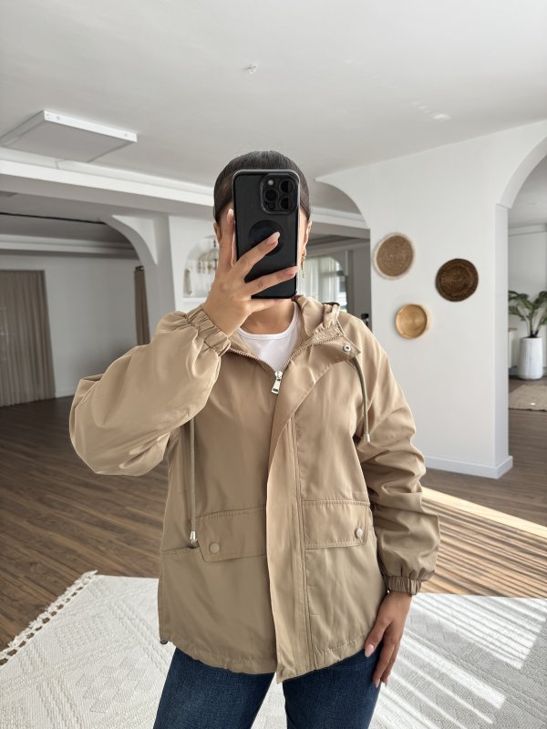 KAPÜŞONLU BEL BÜZGÜ DETAY İNCE YAĞMURLUK