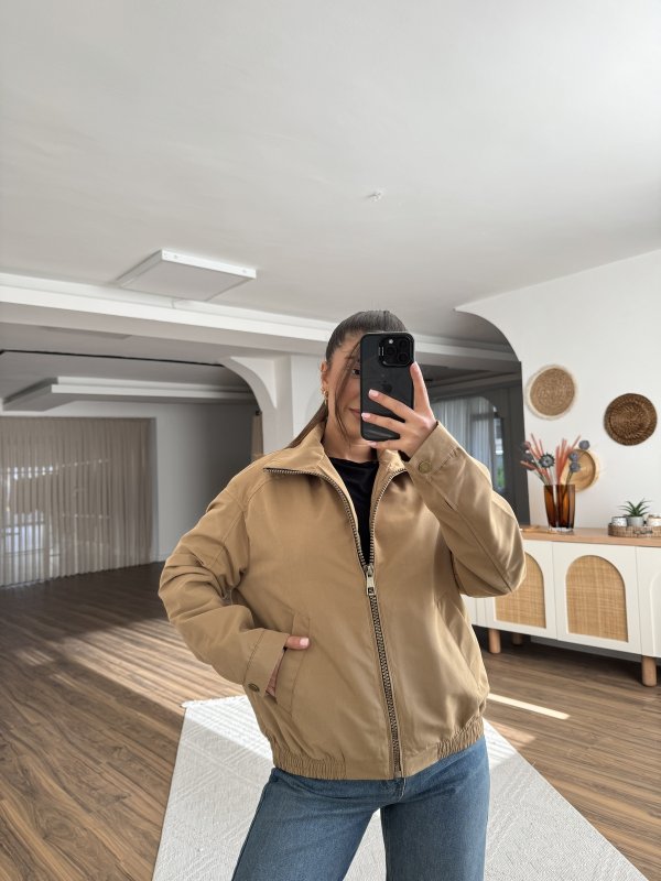 DİK YAKA GENİŞ FERMUAR ASTARLI BOMBER İNCE MONT