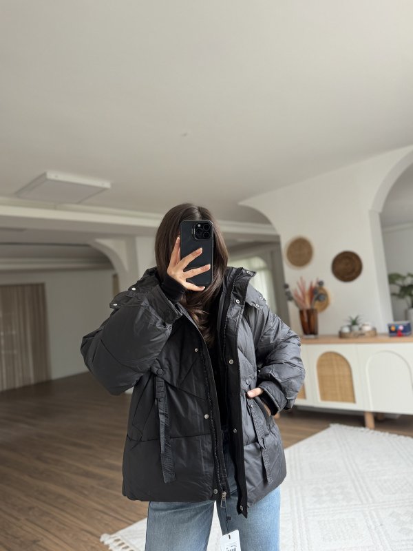 KAPUŞONU ÇIKARİLABİLİR DİKİŞ DETAY DOLGULU MONT