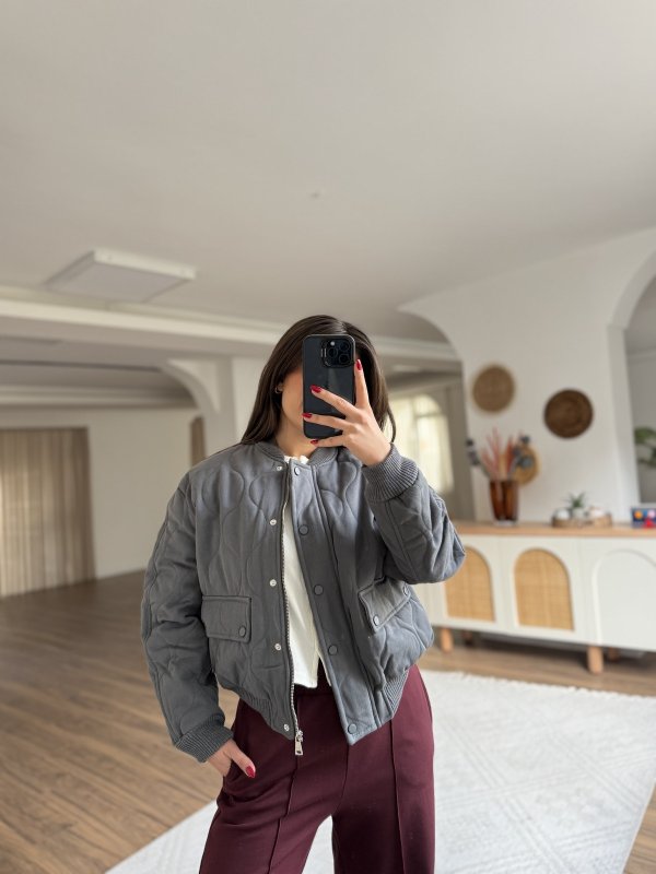 TRİKO YAKA DİKİŞ DETAY DOLGULU KISA MONT