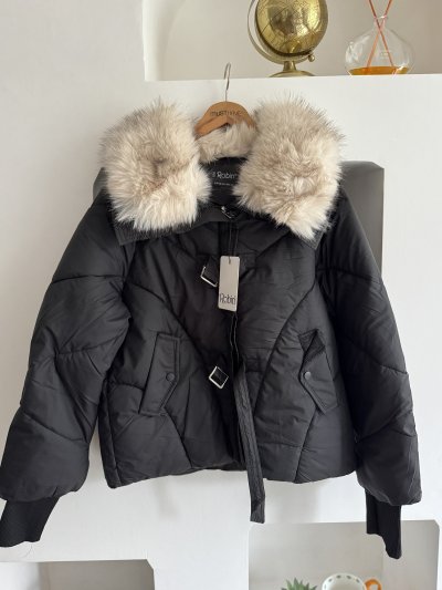 ÇIKABİLİR KÜRK YAKA BRİT DETAY CEPLİ ŞİŞME MONT