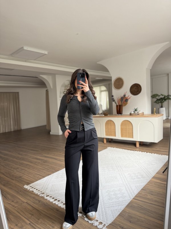 ÇİFT KEMERLİ YÜKSEK BEL ÇİZGİLİ TEK PİLE BOL PANTOLON