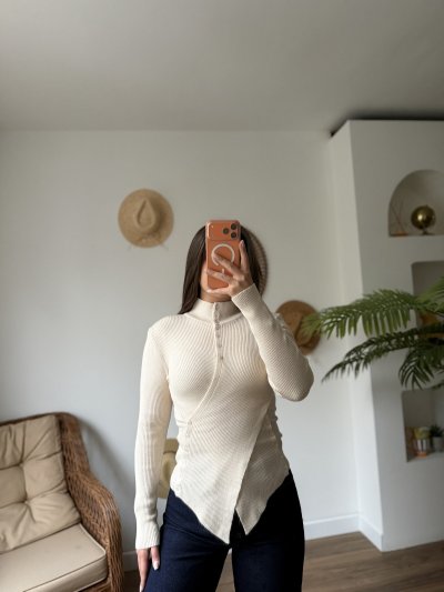 BELDEN DÜĞMELİ DİK YAKA TRİKO