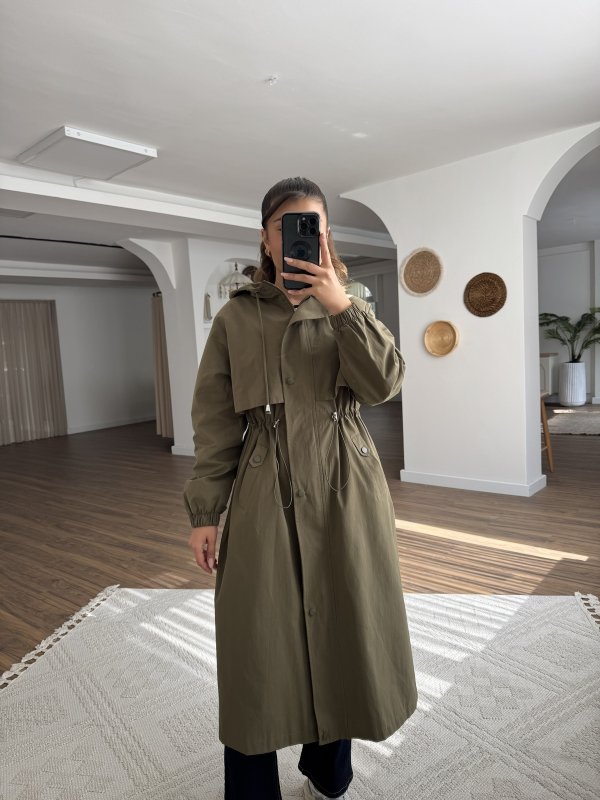 KAPÜŞONLU UZUN BEL BÜZGÜ SIRT KAPAK VİSKON TRENÇ