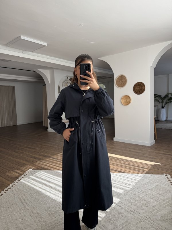 KAPÜŞONLU UZUN BEL BÜZGÜ SIRT KAPAK VİSKON TRENÇ