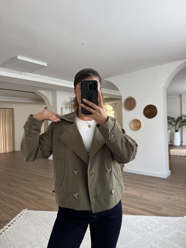 KRUVAZE DÖRT DÜĞME KOL BRİT VİSKON KISA TRENÇ