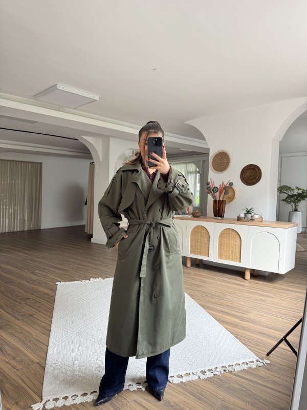 SIRT KAPAK ASTARLI BRİTLİ UZUN PAMUK TRENÇ