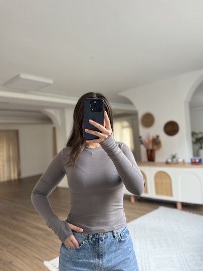 BİSİKLET YAKA PARMAK GEÇMELİ VİSKON TİŞÖRT