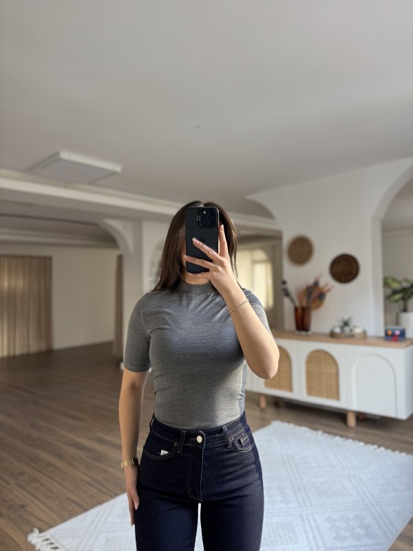 YÜKSEK YAKA LİKRALI VİSKON TİŞÖRT