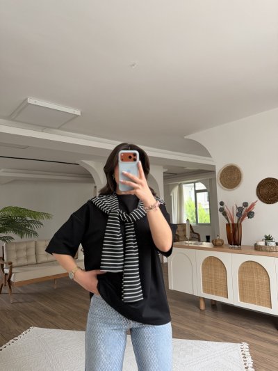 ÇİZGİLİ OMUZ ATKILI KISA KOL SALAŞ TİŞÖRT